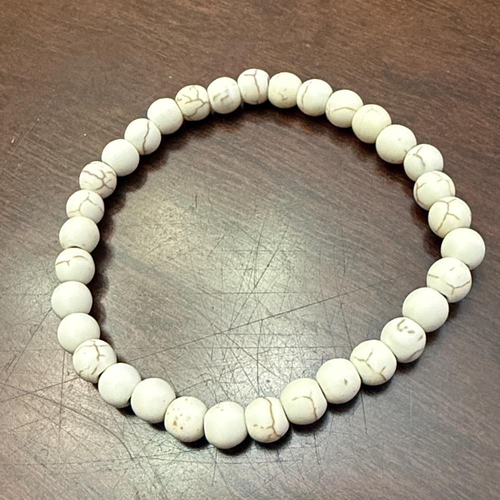 Anthropologie Howlite Beaded Stretch Bracelet!!🔥🔥🔥 - Picture 8 of 14